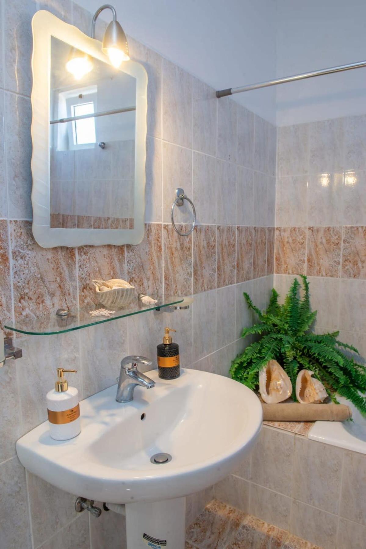 Апартаменты Atlantic Cave Haven-Seaside, Fully Equipped Колимбия Экстерьер фото